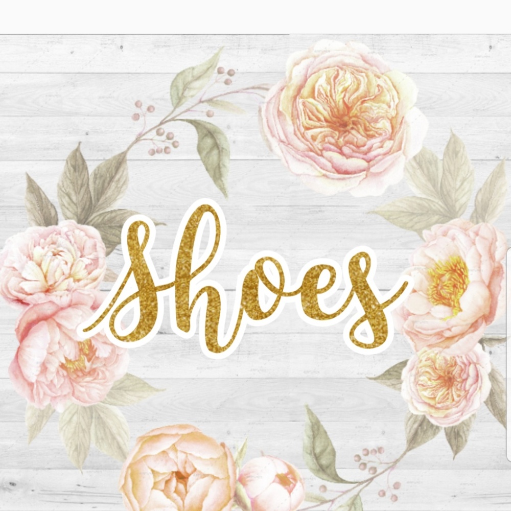 Shoes in many sizes 